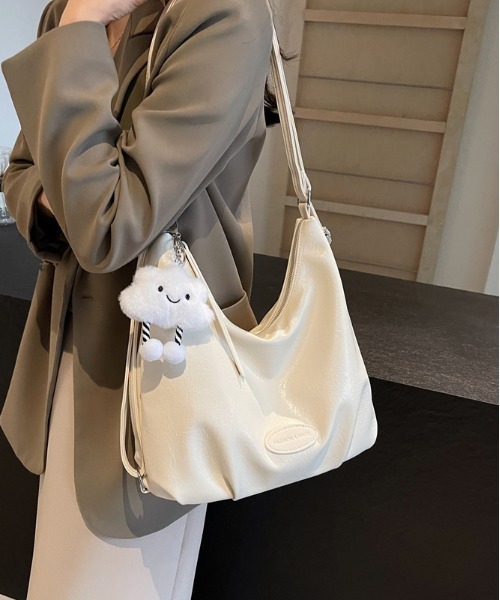 FREE STYLISTS ショルダーバッグ バッグ Y2Kチャーム付き大容量バッグ