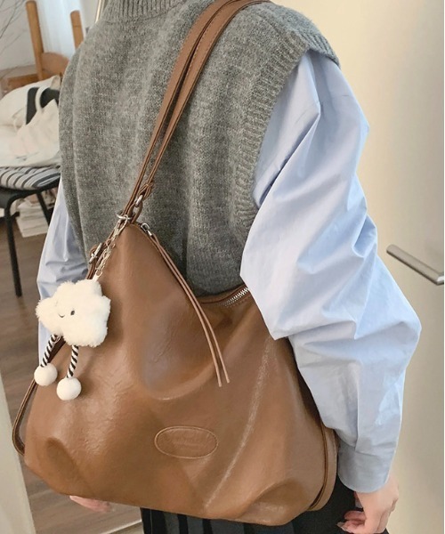 FREE STYLISTS ショルダーバッグ バッグ Y2Kチャーム付き大容量バッグ