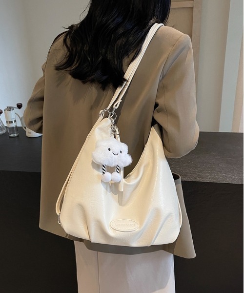 FREE STYLISTS ショルダーバッグ バッグ Y2Kチャーム付き大容量バッグ