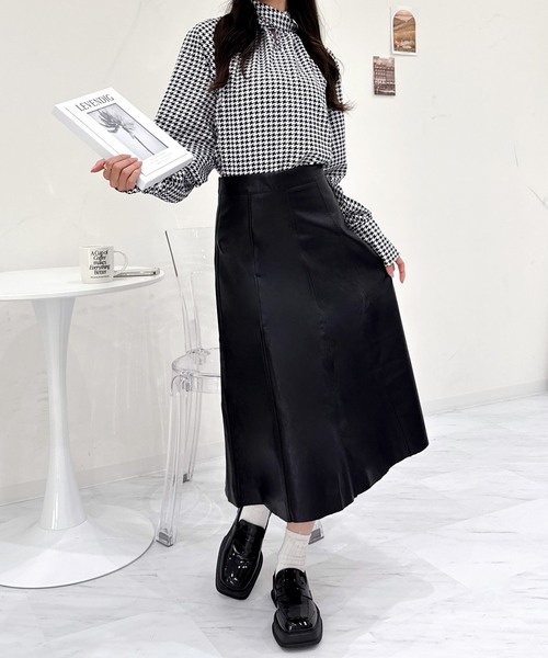 Mejoul スカート 「2025秋冬新作」フェイクレザーフレアミディ丈