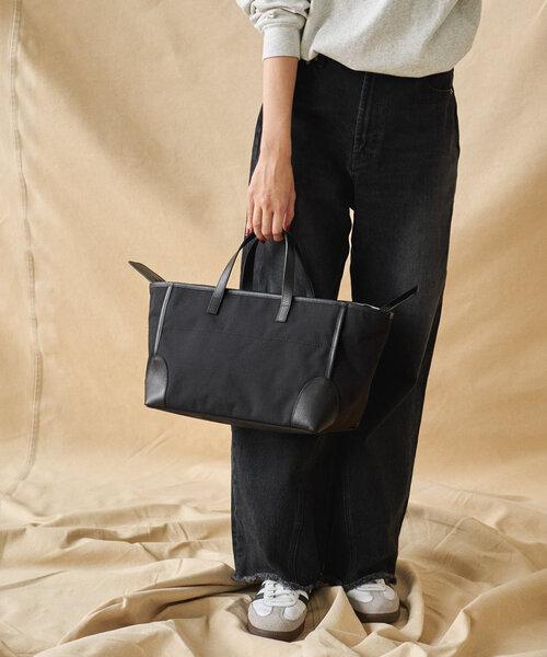 【美品】Daily russet トートバッグ リバーシブル デニム ブラック黒 美品】Daily russet トートバッグ リバーシブル デニム ブラック黒