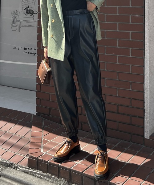 フェイクレザージョガーパンツ Audrey and John Wad パンツ フェイクレザージョガーパンツ