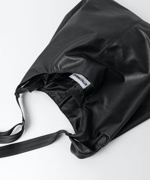 アタッチメント　バケッタレザーショルダーバッグ　ATTACHMENT ATTACHMENT ショルダーバッグ バッグ 【 直営店・ZOZOTOWN限定
