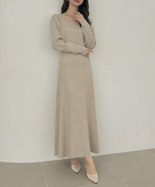 Ada. ワンピース プリンセスライン Vネック 美シルエット ニット