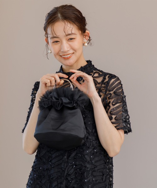 【極美品】kaene カエン　パーティバッグ　結婚式バッグ　お呼ばれ　ブラック kaene（カエン） フォーマルバッグ ハンドバッグ 「kaene」サテン