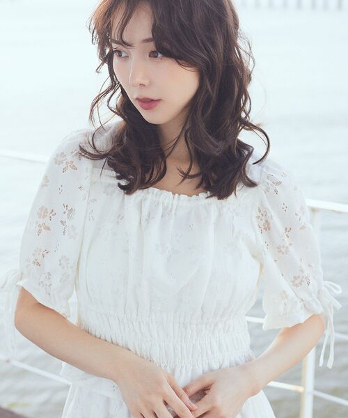 アンドエルシー　花と香水ブラウス　 M earth music&ecology ブラウス シャツ 透かし花柄ブラウス