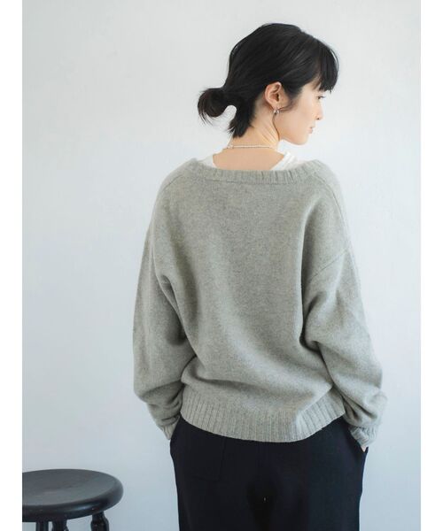 新品未使用タグ付　DEMYLEE クリーム Vネックニットセーター Ungrid（アングリッド） ニット セーター ラムウールVネックニット