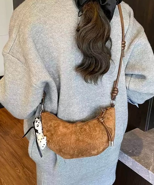 ショルダーバッグ バッグ 「25年秋冬新作」クロワッサンスエードミニ