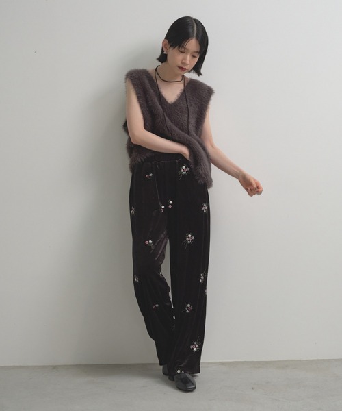 Shelly island（シェリーアイランド） パンツ 花柄刺繍ベロアパンツ