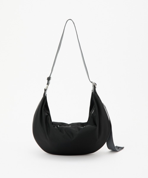 IACUCCI（イアクッチ） ショルダーバッグ FREE ブラック レディース