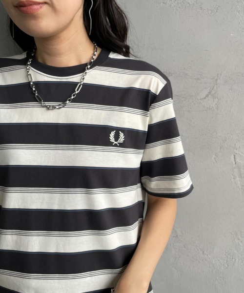 tシャツ 「FRED PERRY/フレッドペリー」 ファインストライプ ワンポイントロゴ刺繍Tシャツ レディース メンズの画像