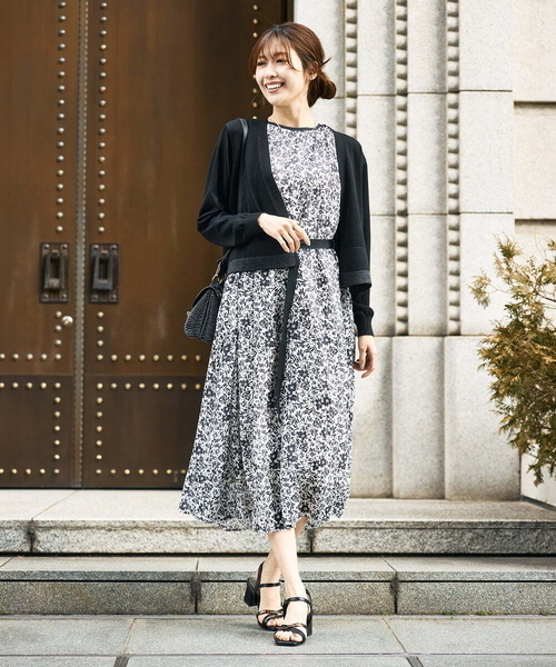 ワンピース 「洗える」フラワープリントギャザーノースリーブワンピースの画像