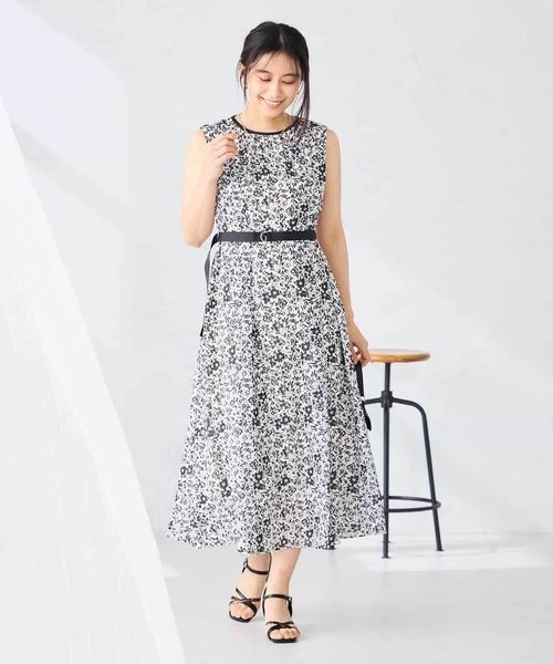 ワンピース 「洗える」フラワープリントギャザーノースリーブワンピースの画像