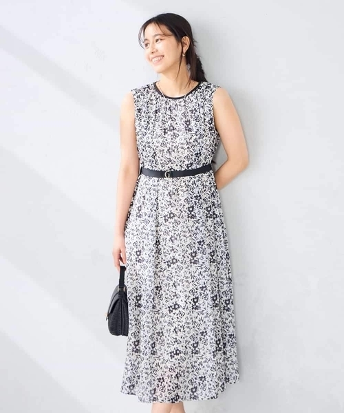 ワンピース 「洗える」フラワープリントギャザーノースリーブワンピースの画像