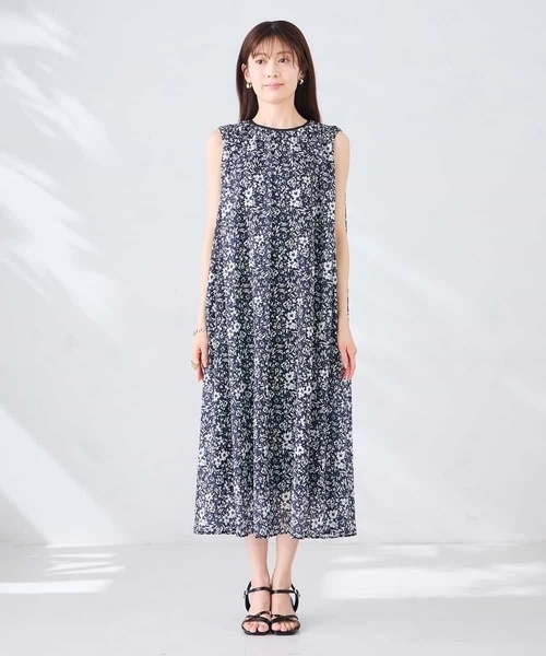 ワンピース 「洗える」フラワープリントギャザーノースリーブワンピースの画像