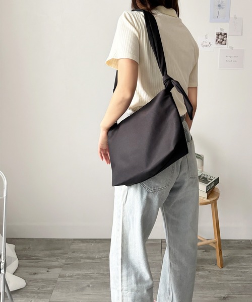 Dewlily ショルダーバッグ バッグ こう見えて収納力もしっかり！ワン