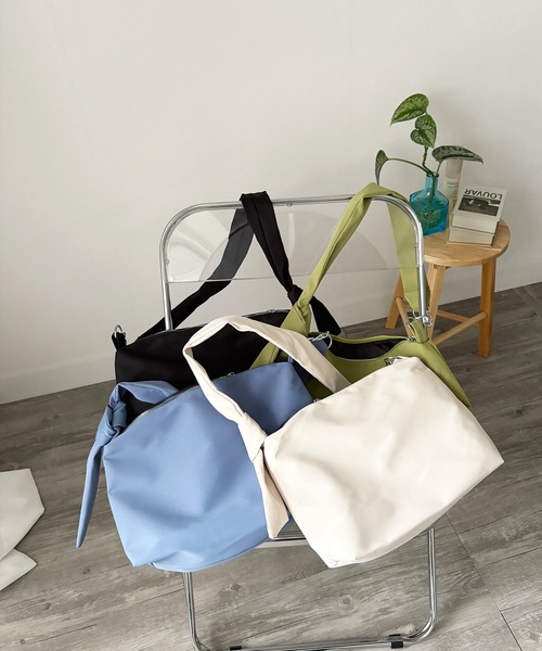 Dewlily ショルダーバッグ バッグ こう見えて収納力もしっかり！ワン