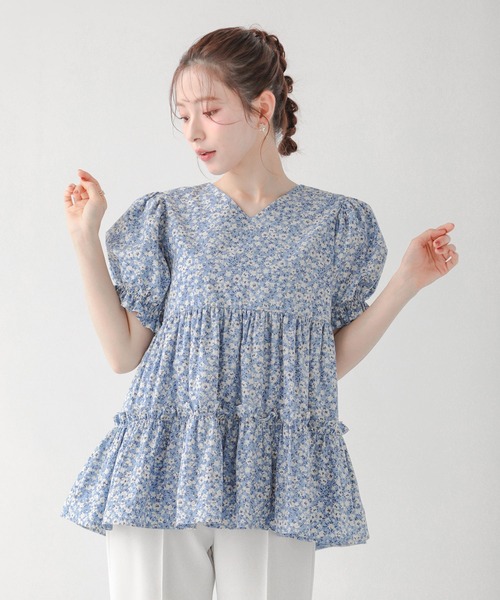 フィットモアfitmore 小花柄パフスリーブVネックティアードトップス Fit more 小花柄パフスリーブVネックティアードトップス