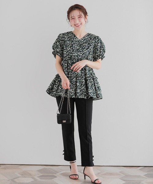 新品未使用タグ付きfitmore小花柄Vネックティアードトップス完売商品 セール】小花柄パフスリーブVネックティアードトップス（その他