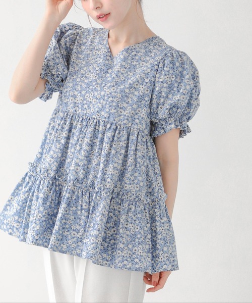 新品未使用タグ付きfitmore小花柄Vネックティアードトップス完売商品 即日発送】fitmore小花柄Vネックティアードトップス完売商品