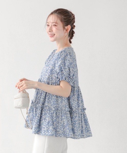 Fit more 小花柄パフスリーブVネックティアードトップス