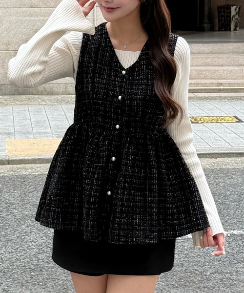 JUNOAH（ジュノア） ベスト ジレ パール釦ツイードペプラムトップス