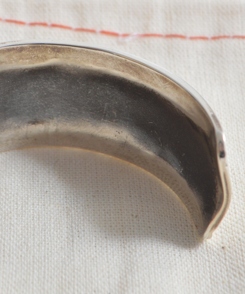 バングル 39/サンク REPOUSSE WIDE BANGLE (L) メンズ レディースの画像
