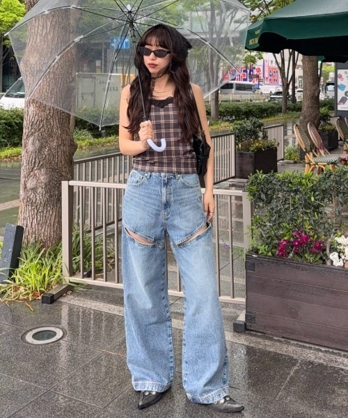 SLY スライ J/W HOLE TUCK PT デニムパンツ SLY（スライ）の「J/W HOLE TUCK PT ジャスト ウエスト ホール