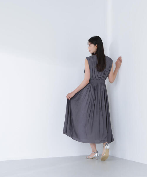 ワンピース　光沢のある生地です。 NATURAL BEAUTY BASIC ワンピース 割繊サテンギャザーワンピース