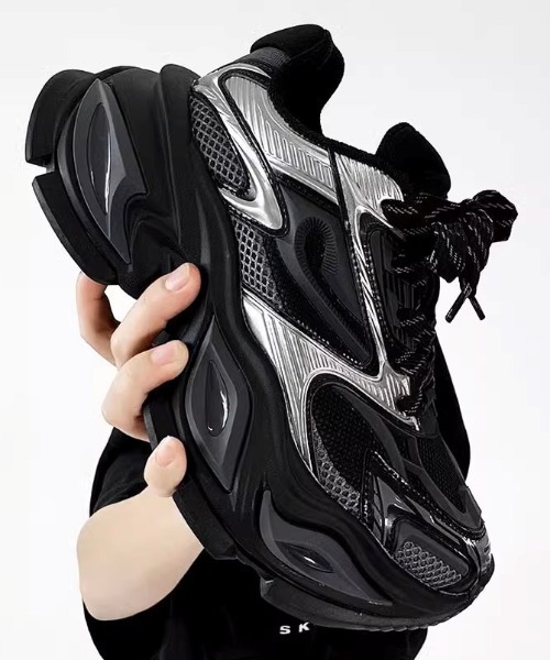 スニーカー A'GEM/9 × .kom 「ARULE/アルール」メカニカルソールスニーカー メンズ レディースの画像