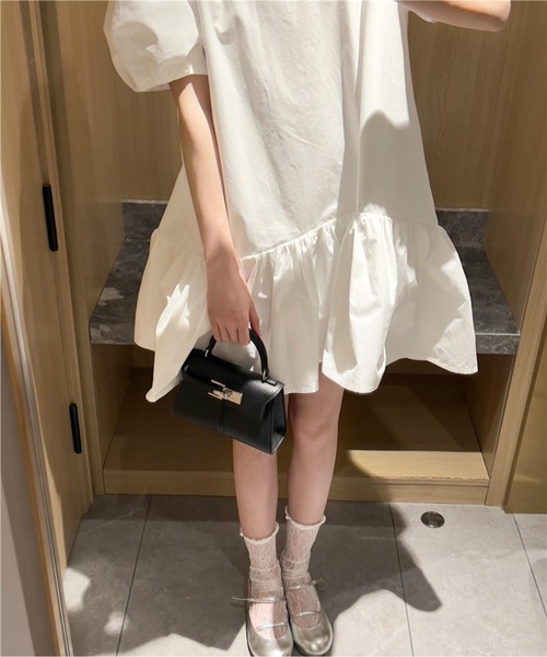 【関税込み】Staud トープ Dujour ミニワンピース 肩紐調節ティアードミニワンピース (2color) | ファッション通販