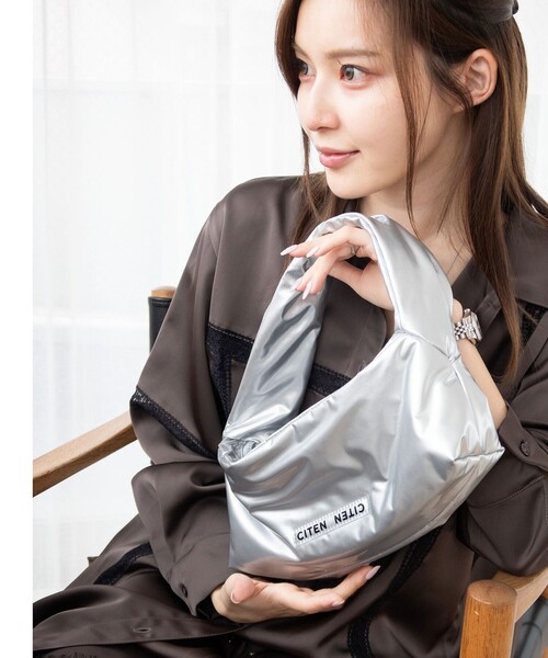 【本日限定価格】Riu エナメルフォーンバッグ　ショルダーバッグ　ネイビー 本日限定価格】Riu エナメルフォーンバッグ ショルダーバッグ ネイビー