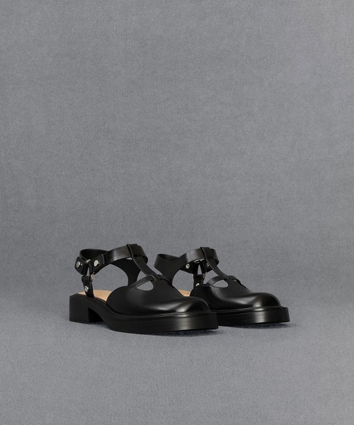 【美品】CHARLES & KEITH フラットサンダル　レザーサンダル サンダル(レディース) | CHARLES & KEITH (チャールズアンド