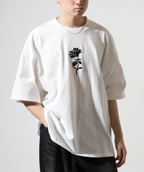 古着 ビンテージ Tシャツ 花 刺繍 simple ロゴ プリント デザイン 古着 ビンテージ Tシャツ 花 刺繍 simple ロゴ プリント デザイン