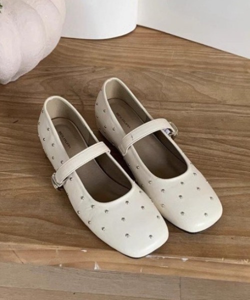 Mejoul バレエシューズ パンプス ストラップ付 スクエアトゥスタッズ