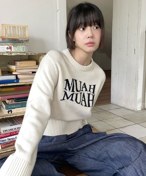 ニット セーター A'GEM/9 × .kom 「muah muah/ムーアムーア」 LAMBSWOOL JACQUARD ROUND KNIT/ラム ニット セーター A'GEM/9 × .kom 「muah muah/ムーアムーア