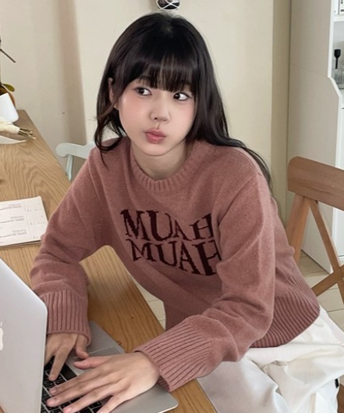 ニット セーター A'GEM/9 × .kom 「muah muah/ムーアムーア」 LAMBSWOOL JACQUARD ROUND KNIT/ラム ニット セーター A'GEM/9 × .kom 「muah muah/ムーアムーア
