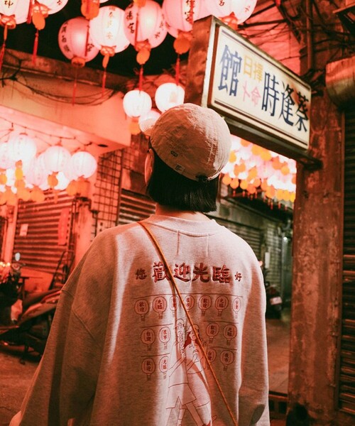トレーナー スウェット Joanie/ジョエニー Happy Night Market SWEAT/刺繍 バックプリント クルーネック スウェット メ | FREAK'S STORE
