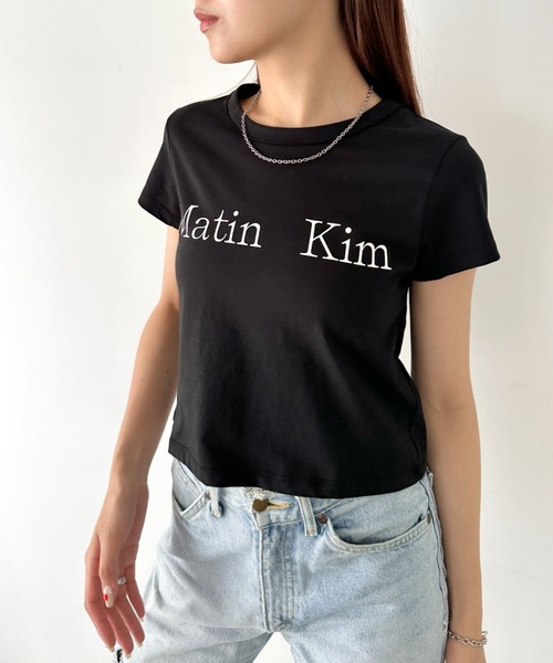 Matin Kim マーティンキム クロップド Tシャツ ロゴ ブラック at12：03 tシャツ Matin Kim(マーティンキム)/ロゴプリント