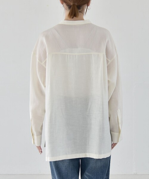 ブラウス シャツ quaranciel:「洗濯機可能」リネン ミックス バンドカラー ポケット シャツ レディースの画像