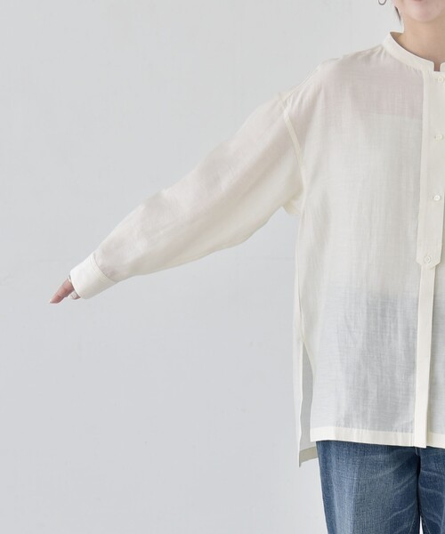 ブラウス シャツ quaranciel:「洗濯機可能」リネン ミックス バンドカラー ポケット シャツ レディースの画像