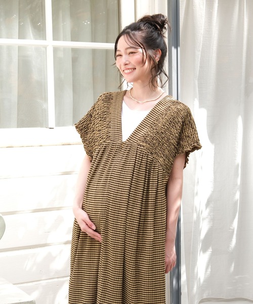 マタニティ 「産前・産後対応」マタニティ／シャーリングVワンピース　668367の画像