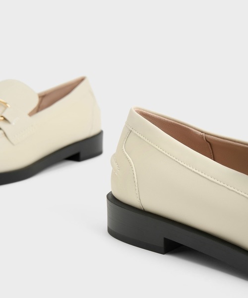 CHARLES ＆ KEITH（チャールズ&キース） ローファー メタリック