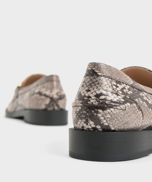 CHARLES ＆ KEITH（チャールズ&キース） ローファー メタリック