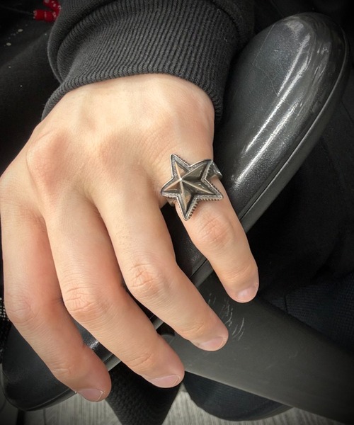CODY SANDERSON（コディサンダーソン） 指輪 リング Medium Star Spike