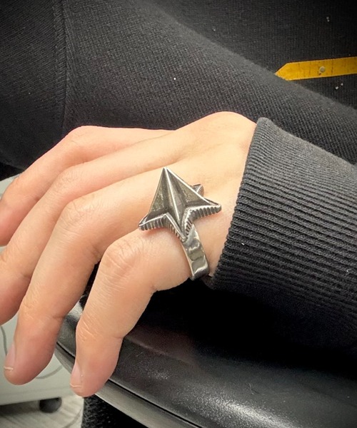 CODY SANDERSON（コディサンダーソン） 指輪 リング Medium Star Spike