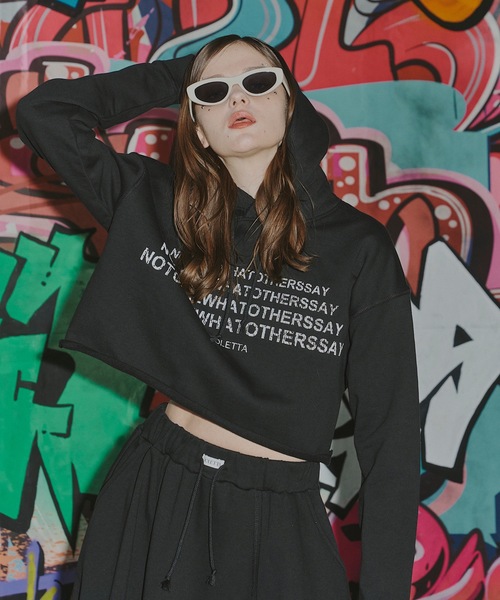 VIOLETTA（ヴィオレッタ） パーカー クラッシュプリントクロップド