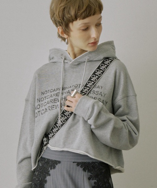 VIOLETTA（ヴィオレッタ） パーカー クラッシュプリントクロップド