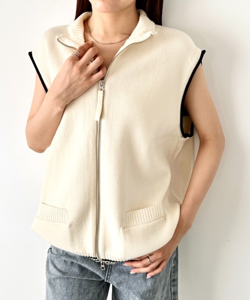 Matin Kim ニットベスト S ホワイト Matin Kim バックロゴ ノースリーブ ニット ベスト - メルカリ