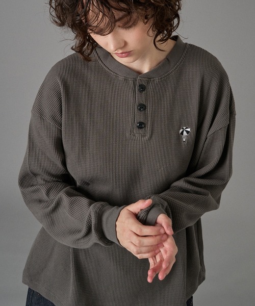 ONCILY（オンシェリー） tシャツ LOGO HENRY NECK THERMAL LONG SLEEVE